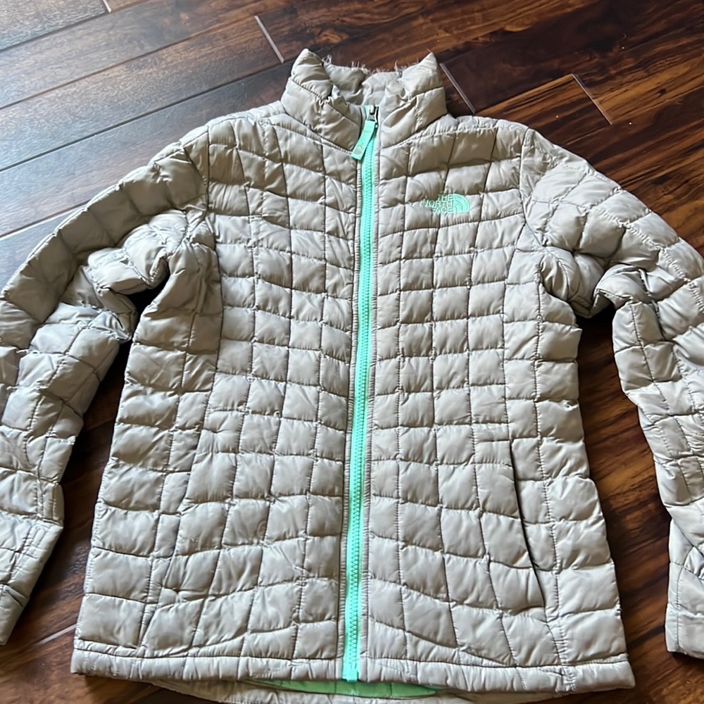 The North Face girls puffer jacket Sz Med 10/12 light gray and mint beautiful
